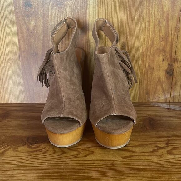 OLIVIA MILLER Faux Suede Wood Grain Platform Fringe Sandals size 7 open toe - Picture 2 of 8